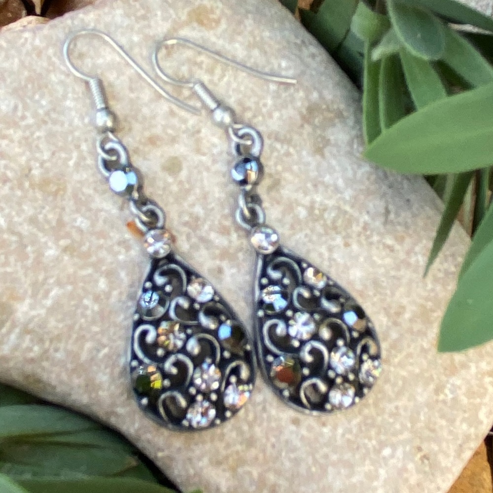 🛑 “SOLD” Vintage Inspired Teardrop Rhinestone Ear